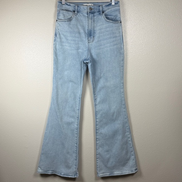 Abercrombie & Fitch The Flare Ultra HighRise Women Jean 29/8R Light Wash Stretch - Picture 3 of 17